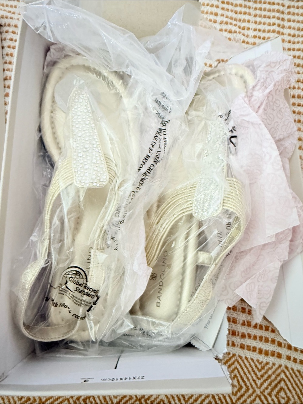 Bandolino Kayte Gold Embellished T-Strap Flat Sandals Brand New - Picture 3 of 8